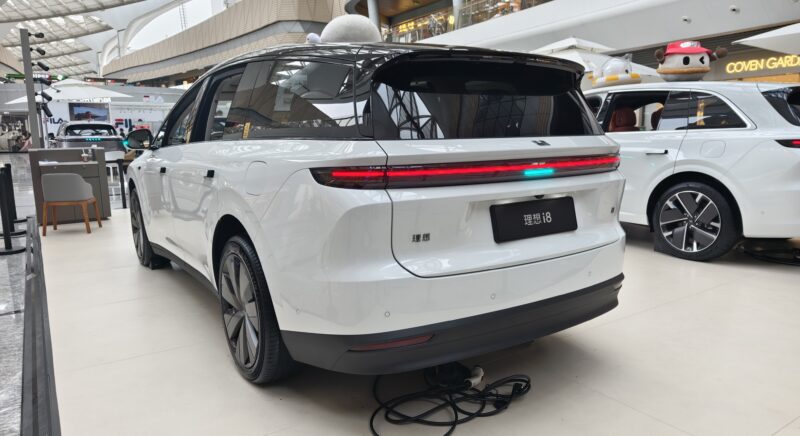 В Китае представлен Li Auto i8: трехрядный электрический внедорожник с дизайном в стиле MPV