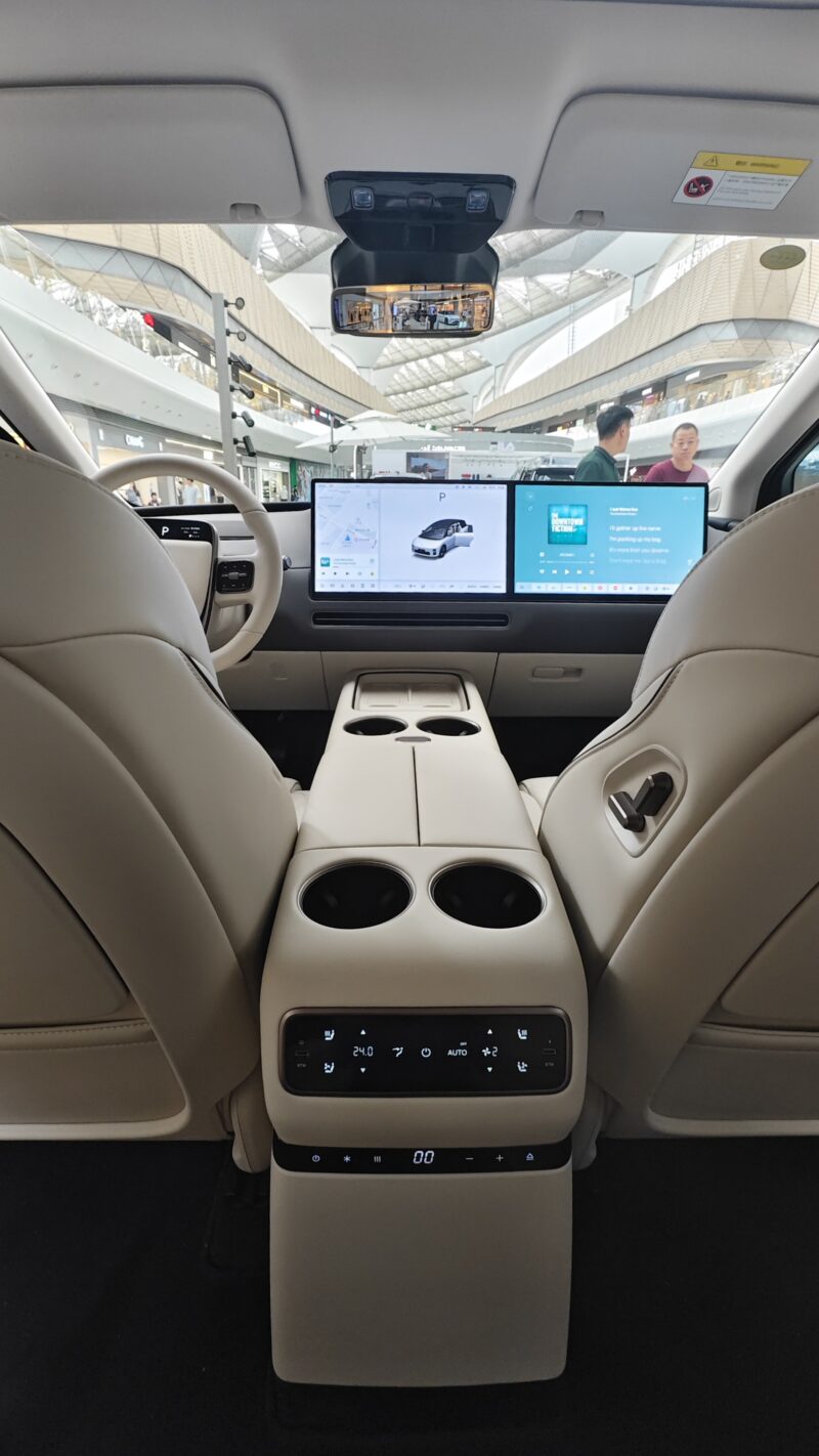 В Китае представлен Li Auto i8: трехрядный электрический внедорожник с дизайном в стиле MPV