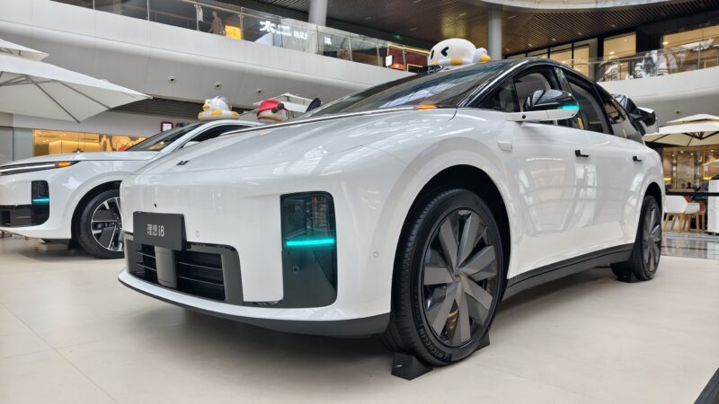 В Китае представлен Li Auto i8: трехрядный электрический внедорожник с дизайном в стиле MPV