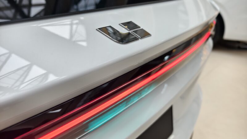 В Китае представлен Li Auto i8: трехрядный электрический внедорожник с дизайном в стиле MPV