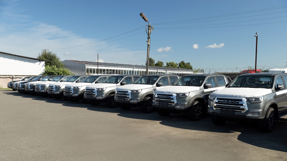 JAC T8 Pro Pikup перед Unison Plant в производстве сборки Belarus
