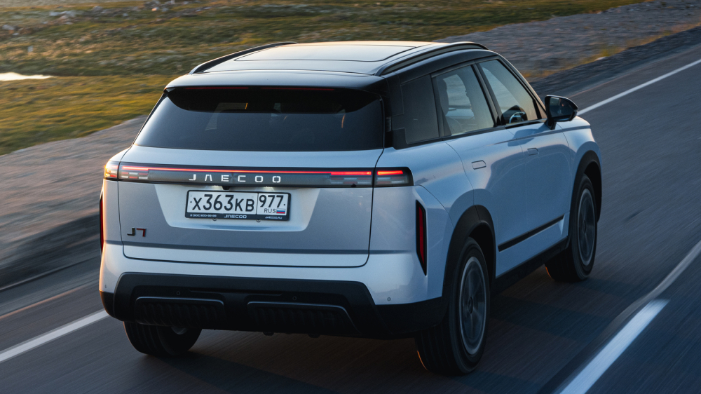 Jaecoo J7 Exclusive на задней части Blue Crossover