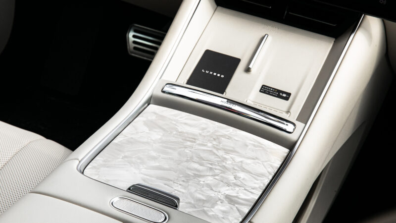 В Китае с конвейера сошел обновленный фастбэк-кроссовер Luxeed R7 от Chery