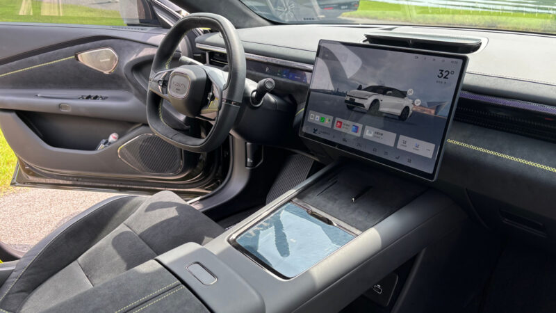В Китае седан Lynk & Co 10 EM-P с мощностью 523 л.с. стоит 26 720 долларов
