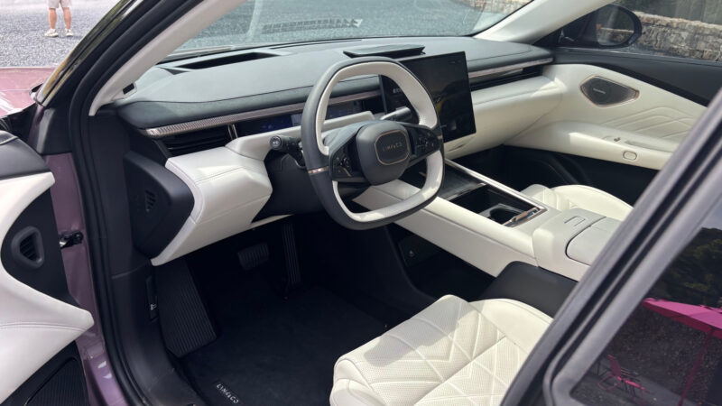 В Китае седан Lynk & Co 10 EM-P с мощностью 523 л.с. стоит 26 720 долларов