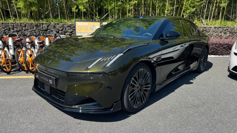 В Китае седан Lynk & Co 10 EM-P с мощностью 523 л.с. стоит 26 720 долларов