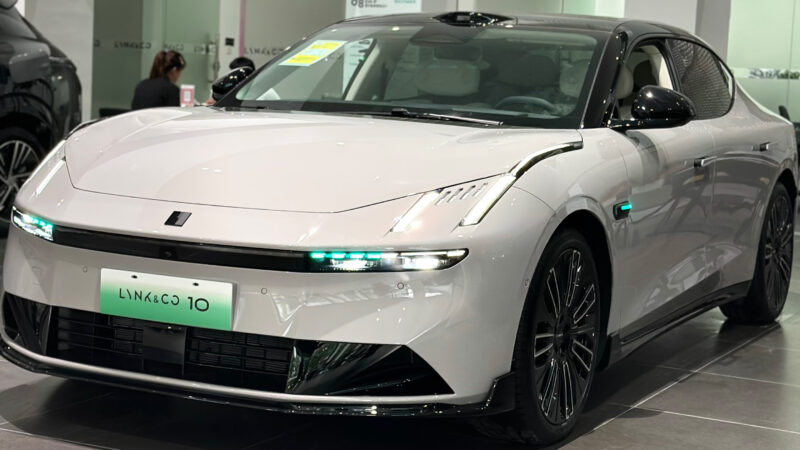 В Китае за 24 часа получили 12 886 заказов на седан Lynk & Co 10 EM-P от Geely.