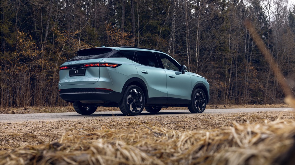 Omoda C7 Новая на стороне спины