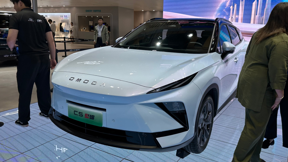 Omoda C5 SHS RESTYLED Crossover на передней части гибрида переднего синего