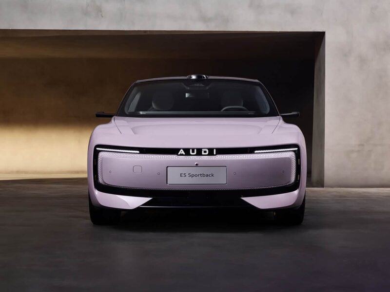 В Китае начался предзаказ Audi E5 Sportback с запасом хода 773 км и огромным 59-дюймовым экраном по цене от 32 800 долларов.