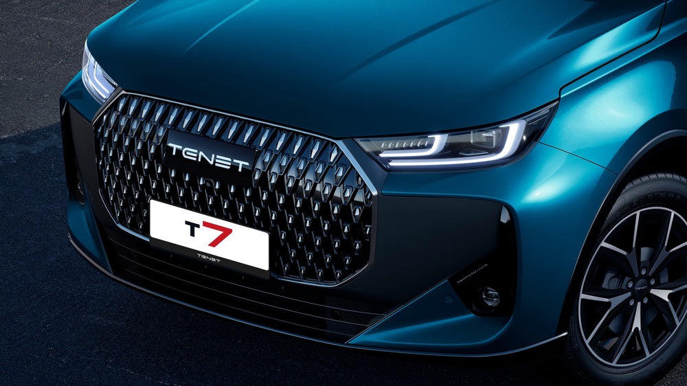 Тенет T7 Crossover в передней решетке логотипа Schildik