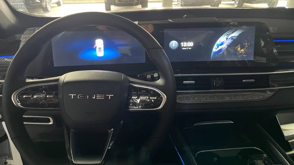 Тенет T7, дилер в интерьере Auto Showlon