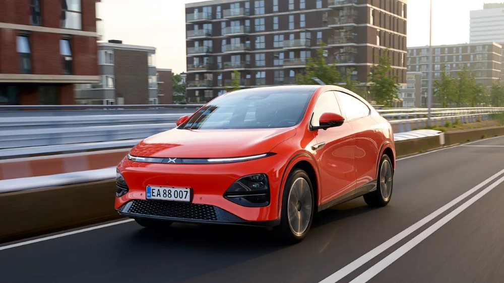Xpeng G6 Electric Crossover в Германии на фронте в динамике