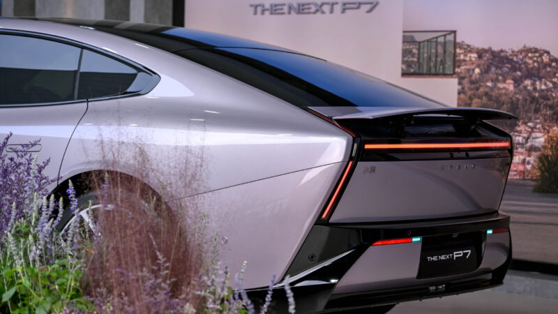 В Китае начались продажи нового Xpeng P7 по цене от 30 730 долларов