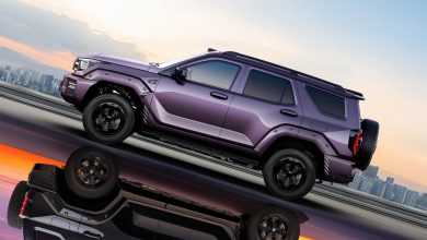 В Китае дебютировал новый внедорожник GWM Tank 400 PHEV с обновленным дизайном и двумя электродвигателями. В Китае дебютировал новый внедорожник GWM Tank 400 PHEV с обновленным дизайном и двумя электродвигателями.