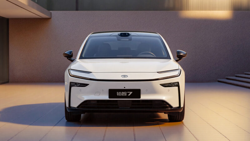 В Китае представлена Toyota BZ7 с экосистемой Xiaomi, длиной 5,1 метра и Huawei HarmonyOS