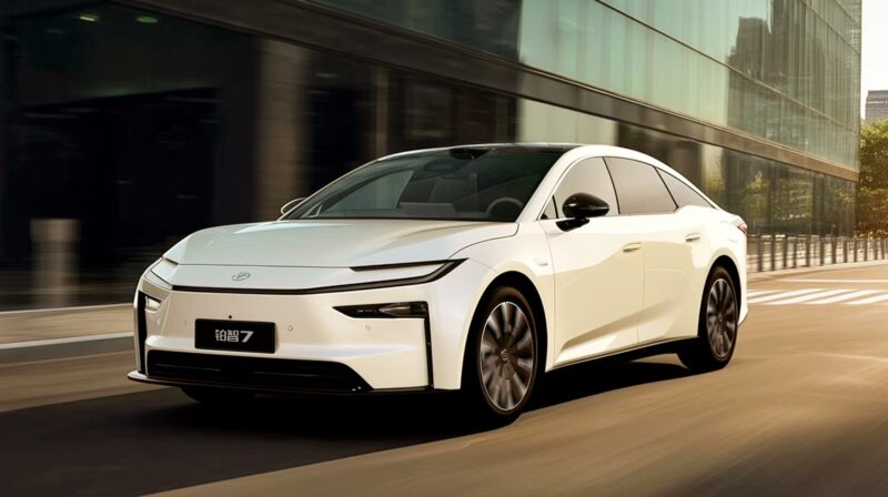 В Китае представлена Toyota BZ7 с экосистемой Xiaomi, длиной 5,1 метра и Huawei HarmonyOS