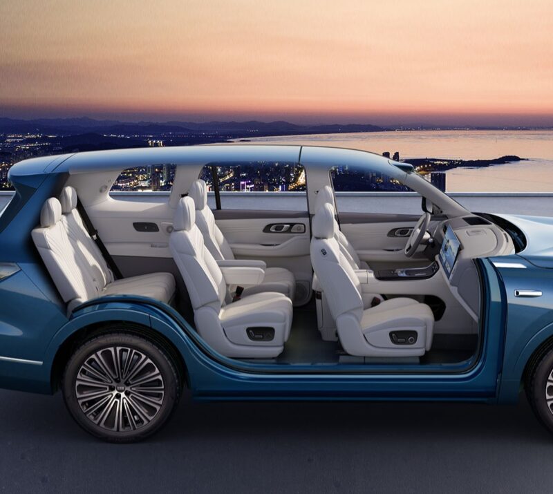 В Китае представлен Geely Galaxy M9 PHEV длиной 5,2 метра с запасом хода до 1505 км по цене от 25 800 долларов