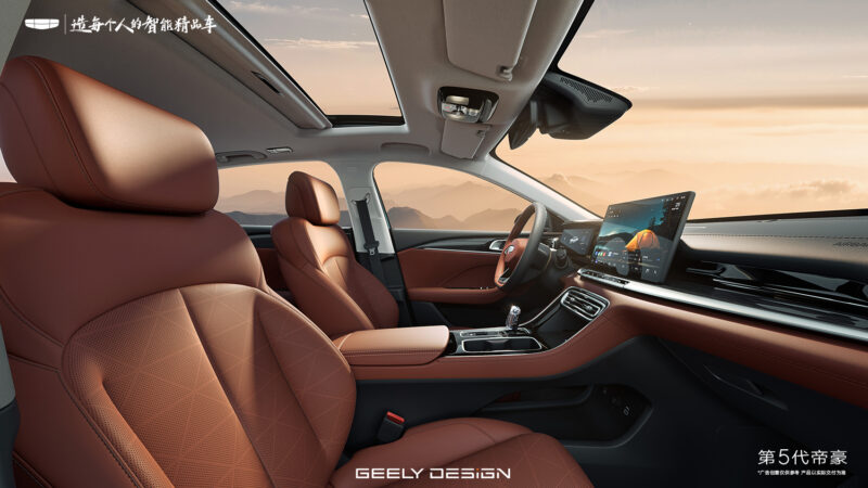 В Китае представлены официальные изображения Geely Emgrand пятого поколения: 4,8 метра в длину и двигатель мощностью 178 л.с.