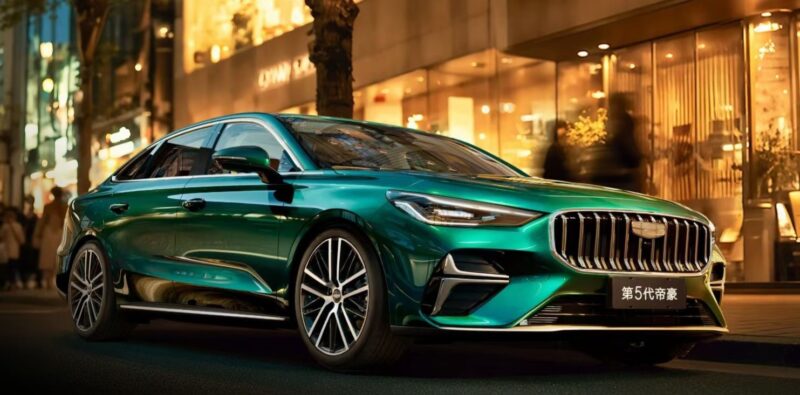 В Китае представлены официальные изображения Geely Emgrand пятого поколения: 4,8 метра в длину и двигатель мощностью 178 л.с.