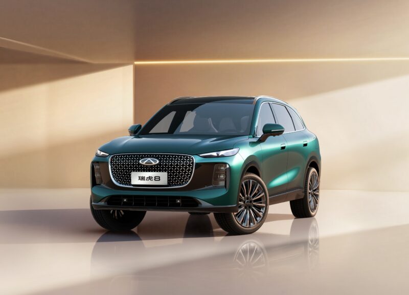 В Китае появились официальные фотографии нового кроссовера среднего размера Chery Tiggo 8