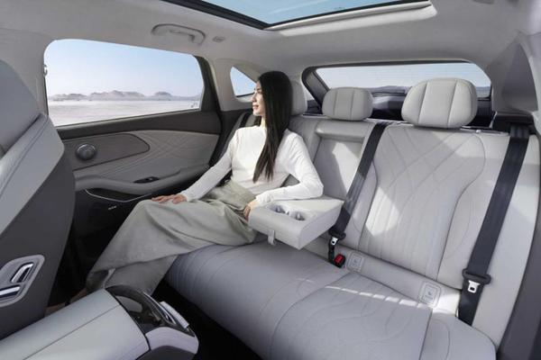 В Китае Chery Exeed Yaoguang C-DM Global Edition PHEV стартует от 19 600 долларов США: запас хода 1400 км, обновленная силовая установка