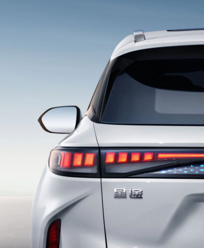 В Китае Chery Exeed Yaoguang C-DM Global Edition PHEV стартует от 19 600 долларов США: запас хода 1400 км, обновленная силовая установка
