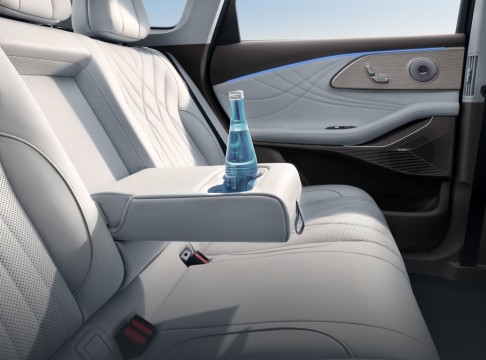 В Китае Chery Exeed Yaoguang C-DM Global Edition PHEV стартует от 19 600 долларов США: запас хода 1400 км, обновленная силовая установка