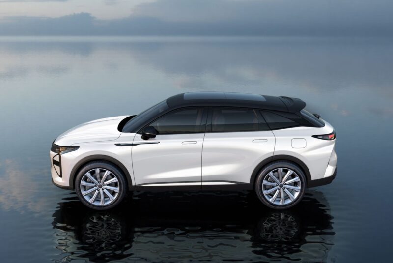 В Китае Chery Exeed Yaoguang C-DM Global Edition PHEV стартует от 19 600 долларов США: запас хода 1400 км, обновленная силовая установка