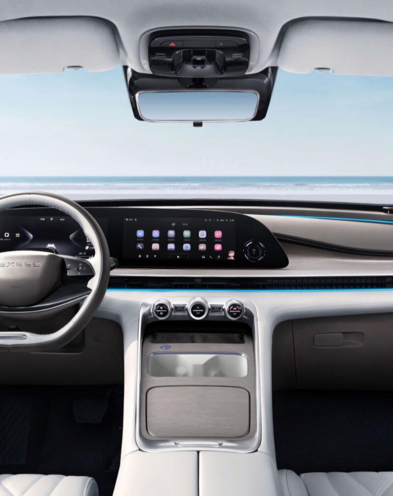 В Китае Chery Exeed Yaoguang C-DM Global Edition PHEV стартует от 19 600 долларов США: запас хода 1400 км, обновленная силовая установка