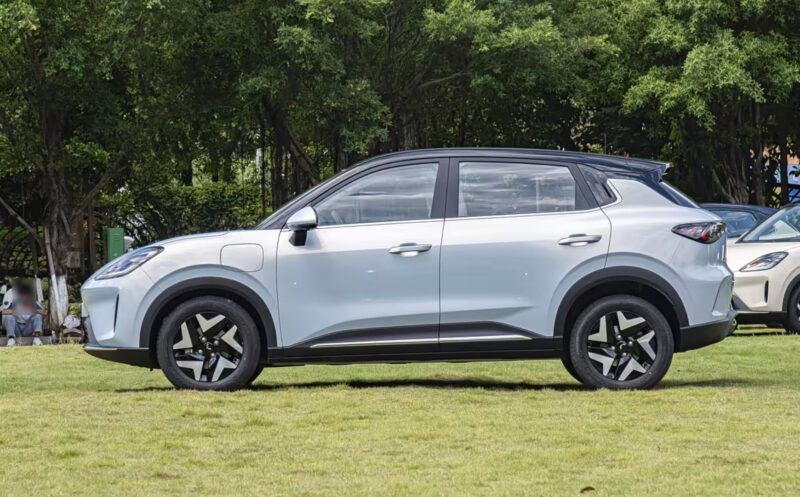 В Китае стартовали продажи Wuling Binguo S с запасом хода в 430 км по цене от 9400 долларов США.