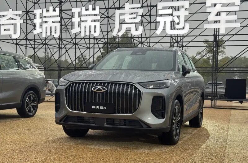 В Китае Chery запускает подключаемый гибрид Tiggo 9 C-DM в обновлённом семействе Tiggo 9 по цене от 17 900 долларов США.
