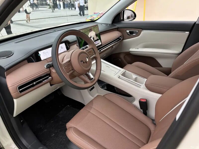 В Китае стартовали продажи Wuling Binguo S с запасом хода в 430 км по цене от 9400 долларов США.