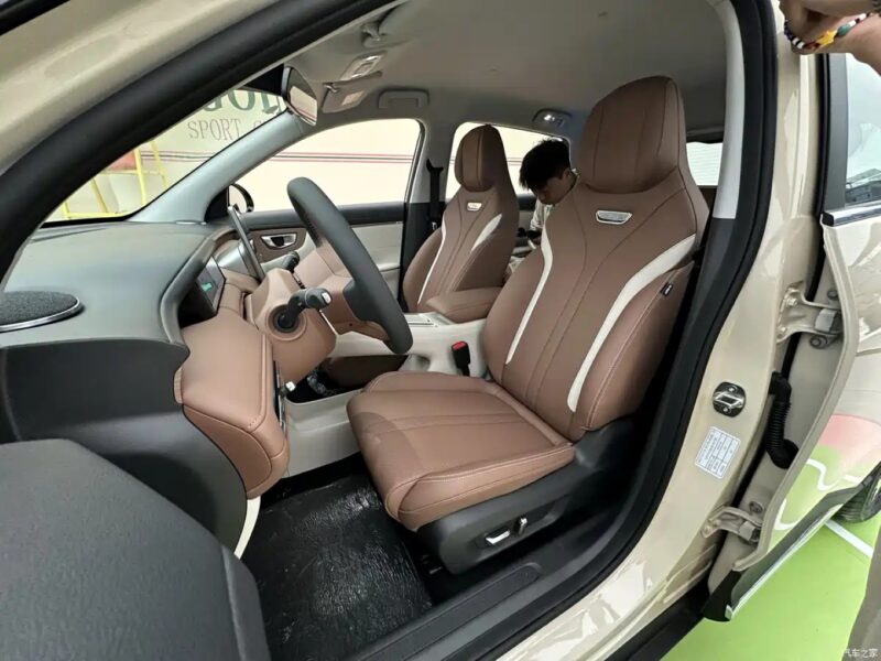 В Китае стартовали продажи Wuling Binguo S с запасом хода в 430 км по цене от 9400 долларов США.