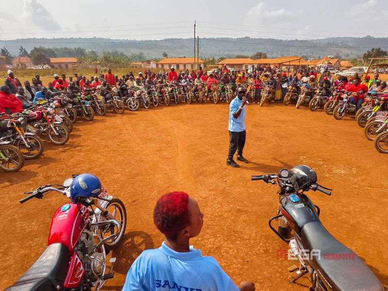 Привлечен больше поклонников Sanya African Carnival - это страстный успех, привлеченный большим количеством фанатов Sanya African Tour - страстный успех в Китае мотоциклевые новости Mega Chinamotor 02