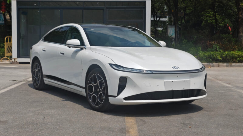 В Китае стартовали продажи седана Changan Nevo A07 2026 года по цене от 19 640 долларов США