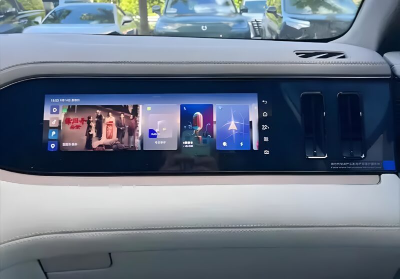 В Китае начались предварительные продажи шестиместного SUV Denza N8L от BYD с раскрытыми деталями салона