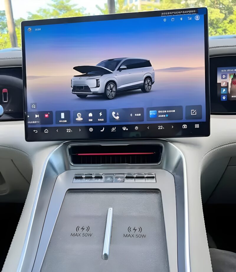 В Китае начались предварительные продажи шестиместного SUV Denza N8L от BYD с раскрытыми деталями салона