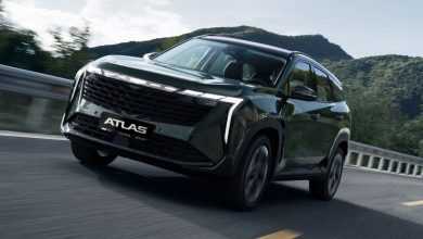 В России Geely сосредоточилась на топовых версиях Atlas, сделав их выгоднее для покупателей. В России Geely сосредоточилась на топовых версиях Atlas, сделав их выгоднее для покупателей.