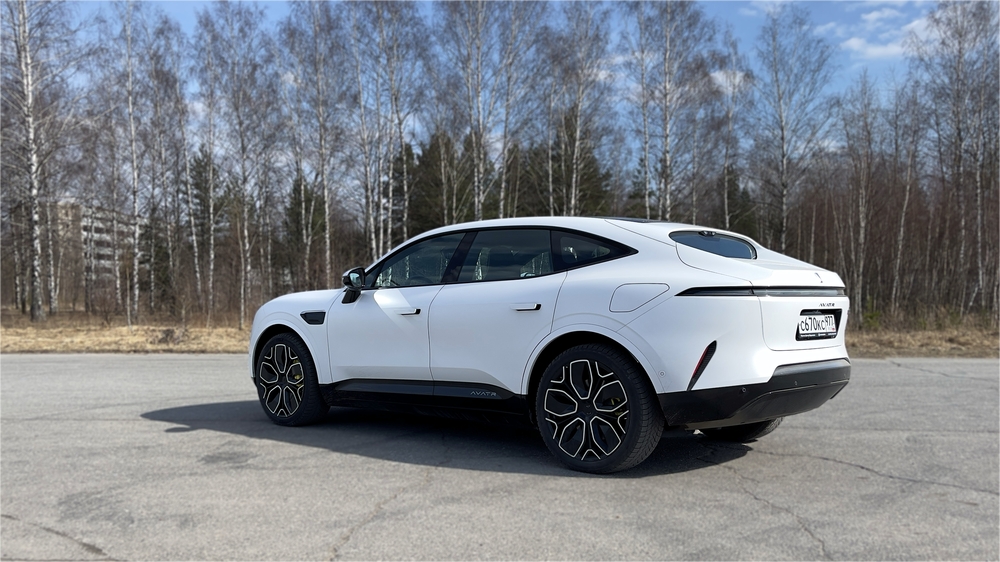 avatr 11 тест сзади сбоку