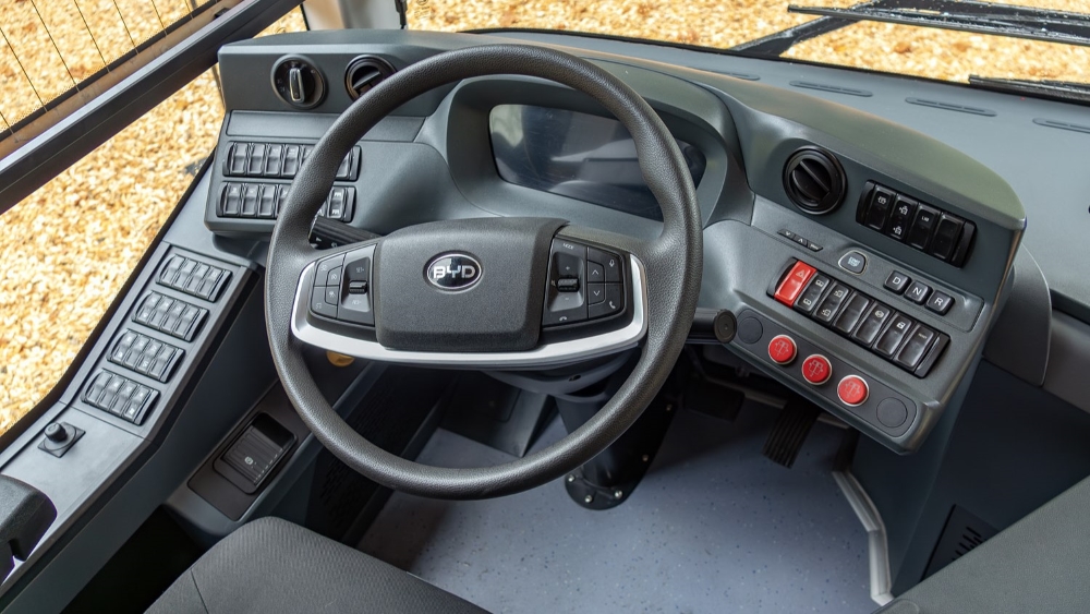 BYD B12 Электрический автобус в Европе салон внутренний каббер водитель