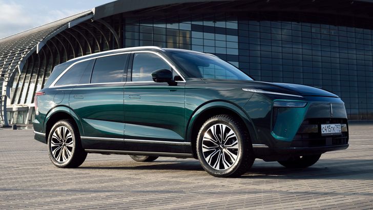 В России цены на премиум -кроссовер 