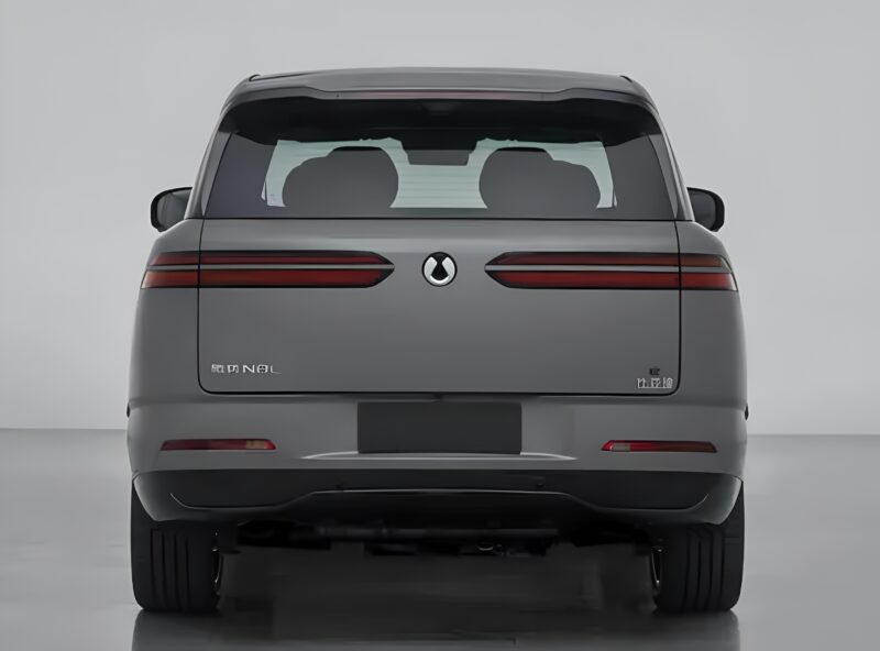 В Китае начались предварительные продажи шестиместного SUV Denza N8L от BYD с раскрытыми деталями салона