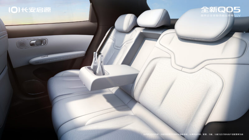 В Китае показали интерьер электрического внедорожника New Changan Nevo Q05 как конкурента Atto 3
