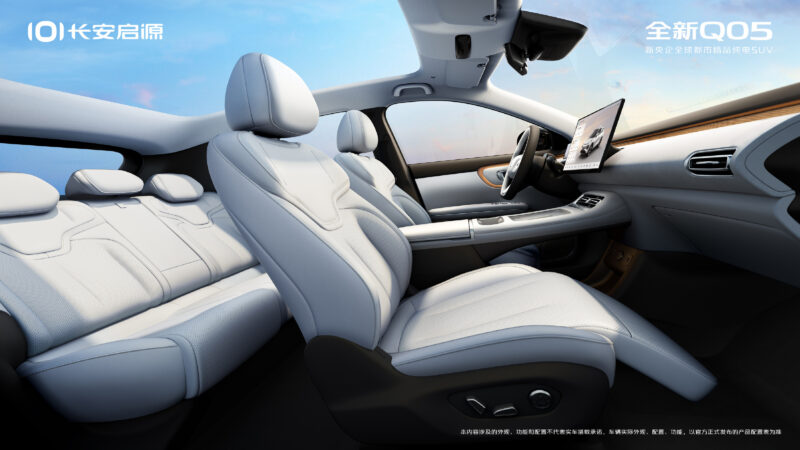 В Китае показали интерьер электрического внедорожника New Changan Nevo Q05 как конкурента Atto 3