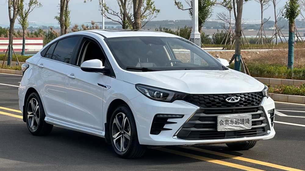Grey Arizo 5 Plus Arrizo 6 Доступный седан серый в Казахстане получил OTTS на стороне переднего белого