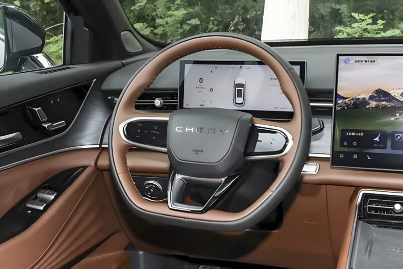 В Китае Chery запускает подключаемый гибрид Tiggo 9 C-DM в обновлённом семействе Tiggo 9 по цене от 17 900 долларов США.