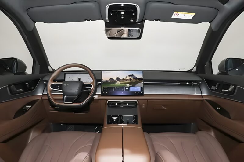В Китае Chery запускает подключаемый гибрид Tiggo 9 C-DM в обновлённом семействе Tiggo 9 по цене от 17 900 долларов США.
