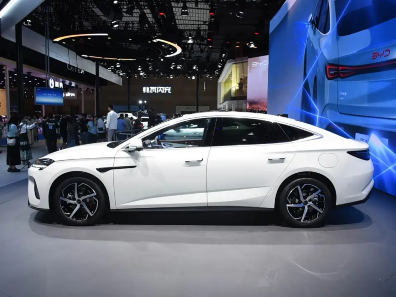 В Китае BYD представила модель Seal 07 DM-i 2026 года с системой God’s Eye B спустя месяц после релиза.