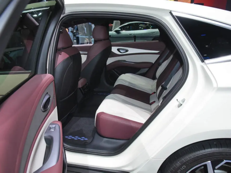 В Китае BYD представила модель Seal 07 DM-i 2026 года с системой God’s Eye B спустя месяц после релиза.